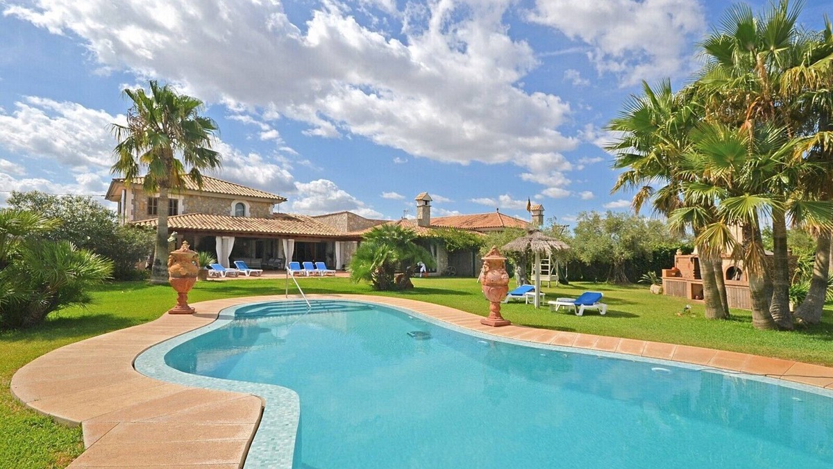 Muro Cottage | Gamundi - Charming country house with garden and pool 3 km from the beach