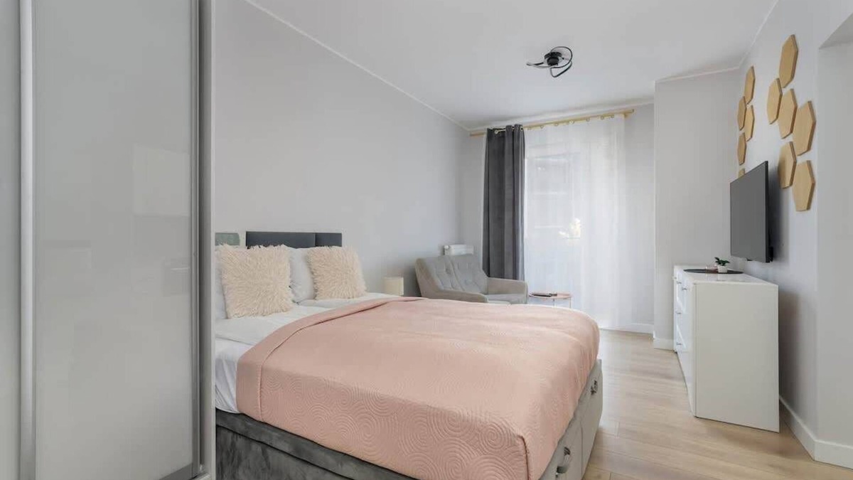 Poznan City Center Apartment | Garbary 104C | Stylish Two-Person Studio | Poznan
