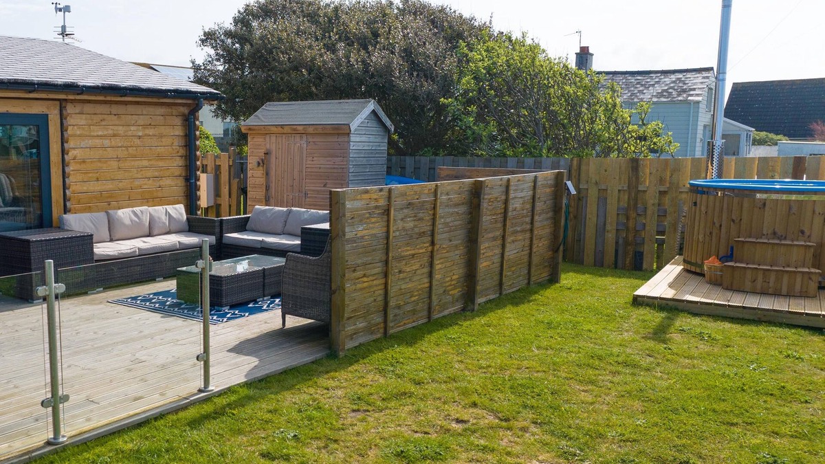 Rhosneigr Cabin | GARDD NAINEY, country holiday cottage, with open fire in Rhosneigr
