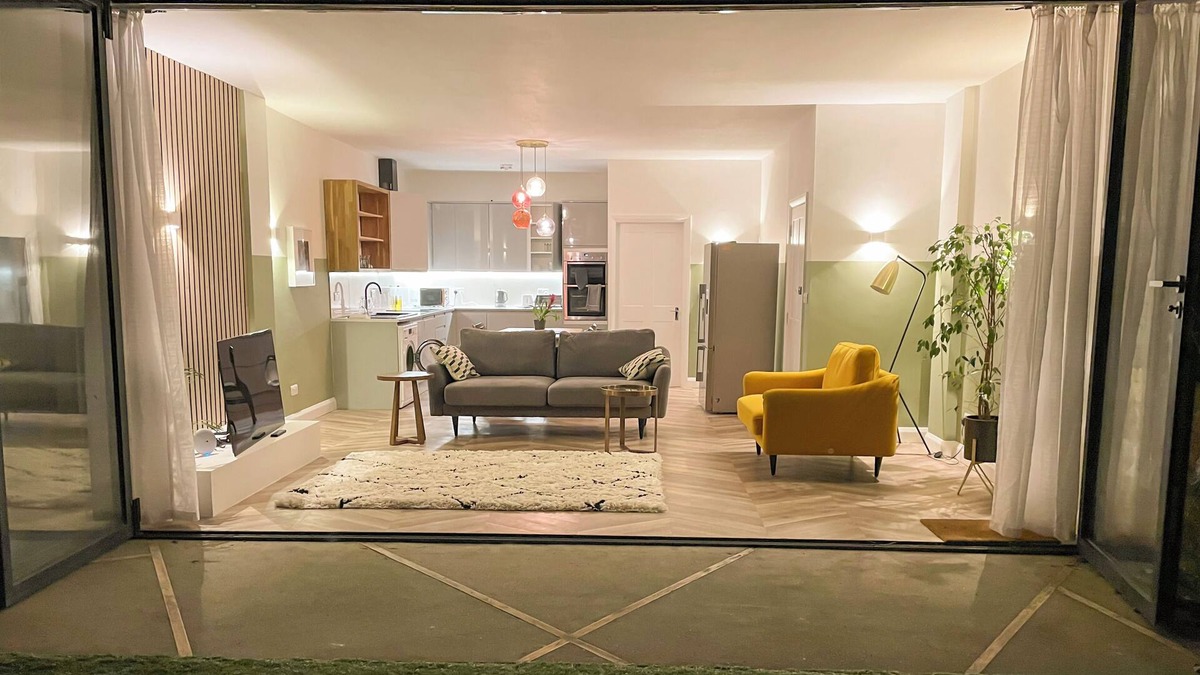 Winchester Apartment | Garden Apartment. Modern, stylish apartment with private garden