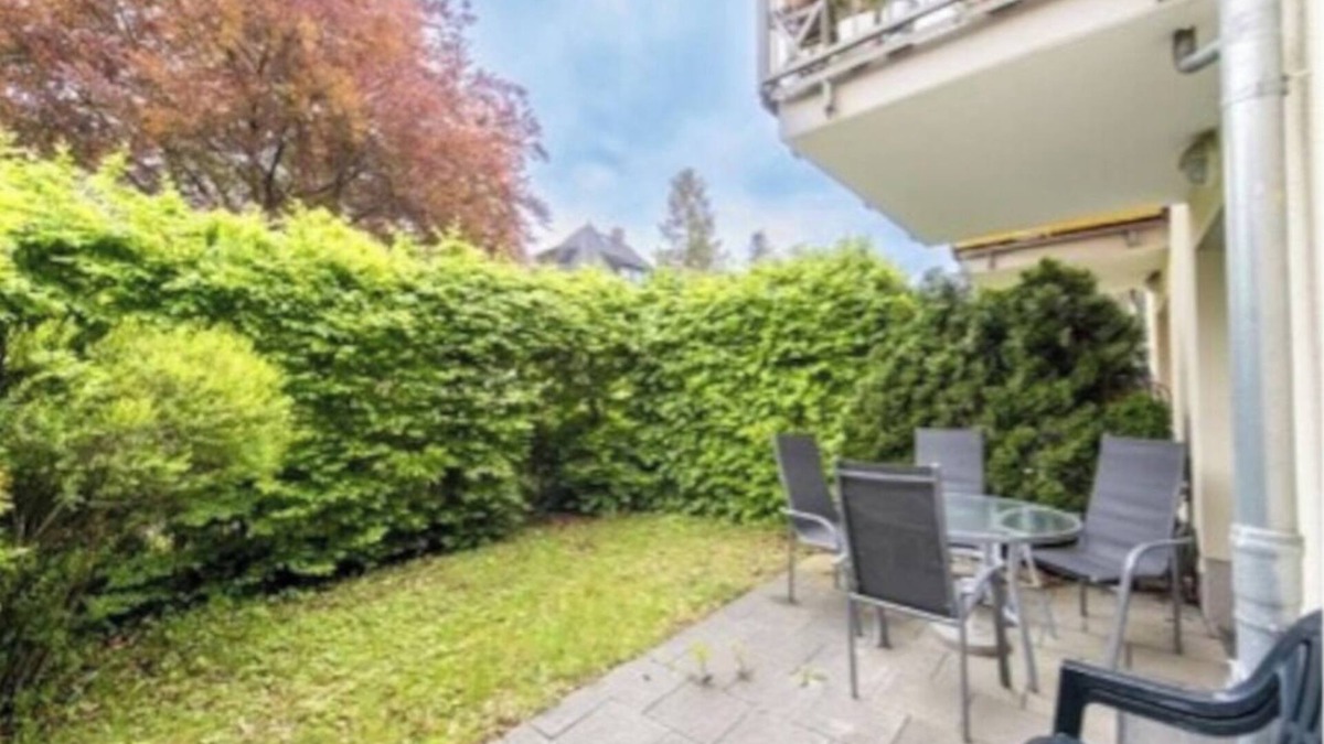 Am Waldfriedhof Condo | Garden apartment near Westpark, excellent public transport connections.