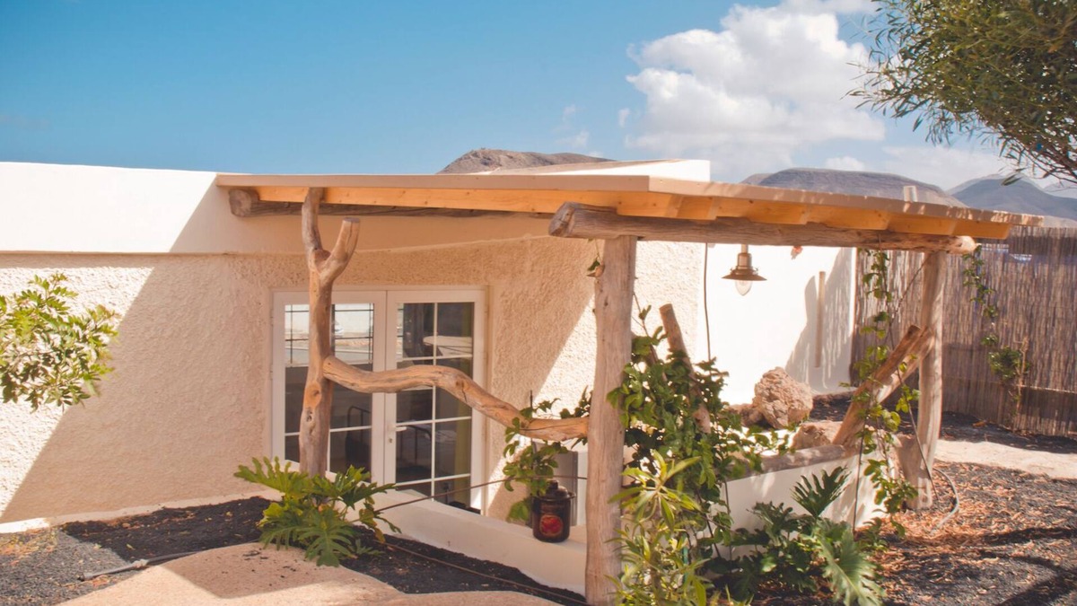 La Pared House | Garden apartment - Tierra - Surf & Yoga Villa