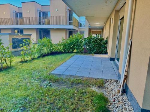Wiener Neudorf Apartment | Garden Apartment with 5 Separate Beds