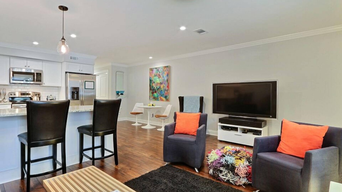 Historic Downtown Savannah House | Garden Apartment with Parking, Heated Pool Access