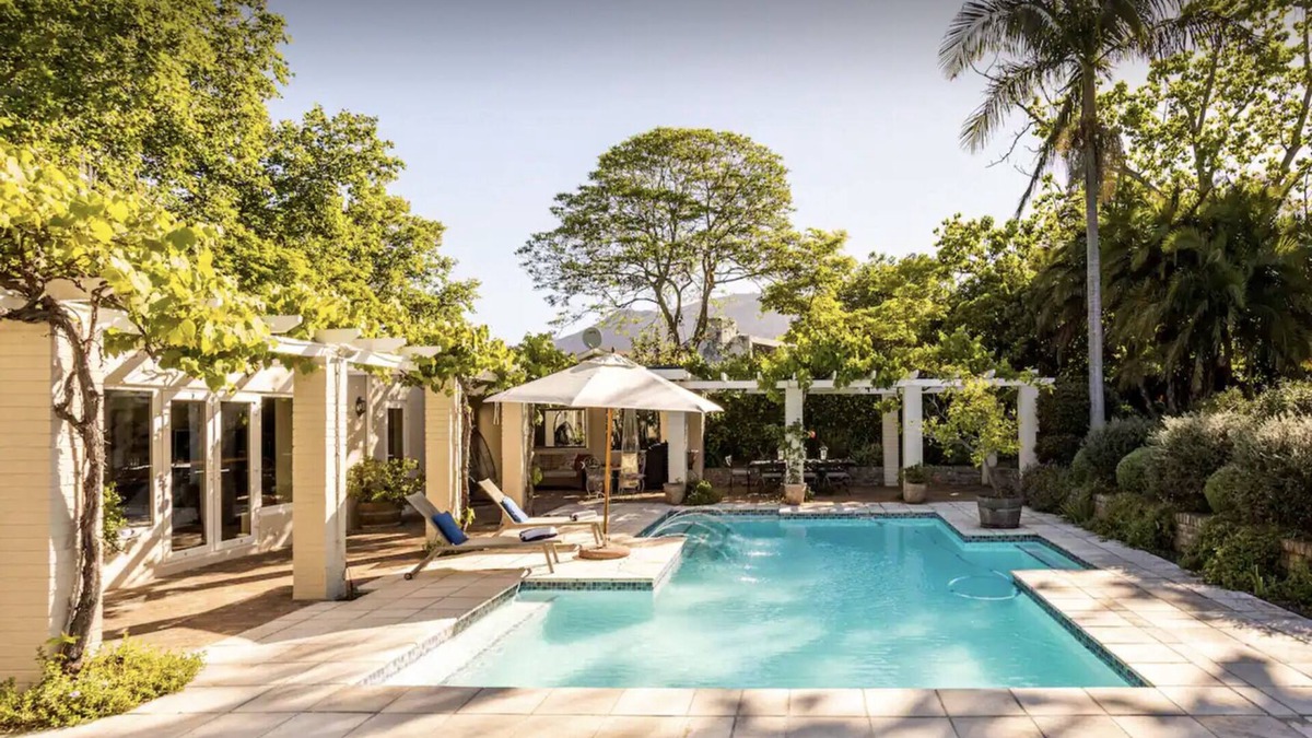Constantia Cottage | Garden Cottage in tranquil leafy Constantia with Solar backup