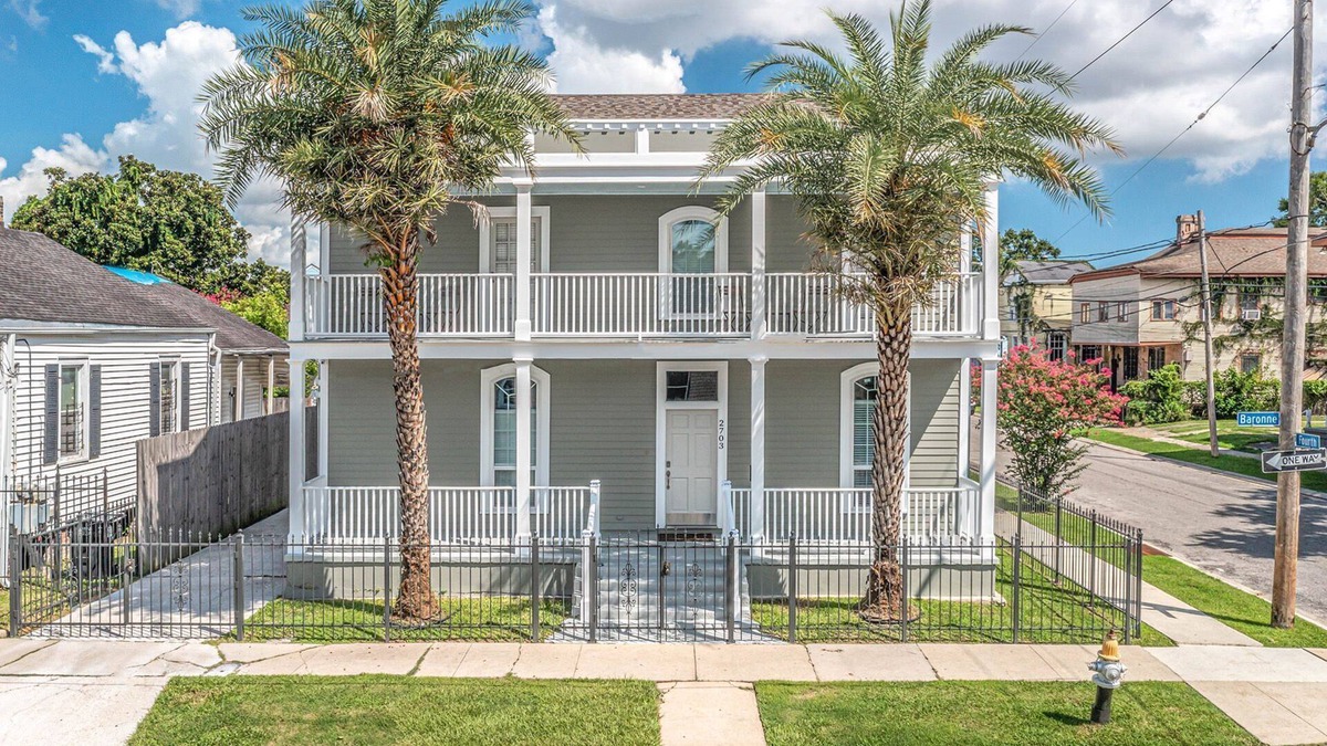 Faubourg Livaudais House | Garden District Upscale Home w/Gated Parking