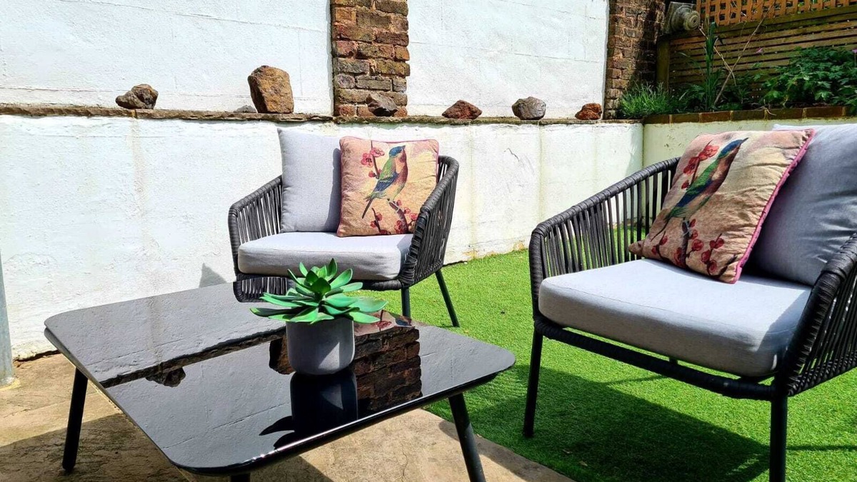 Hove Apartment | Garden flat in central Hove, close to the beach, shops, bars and restaurants