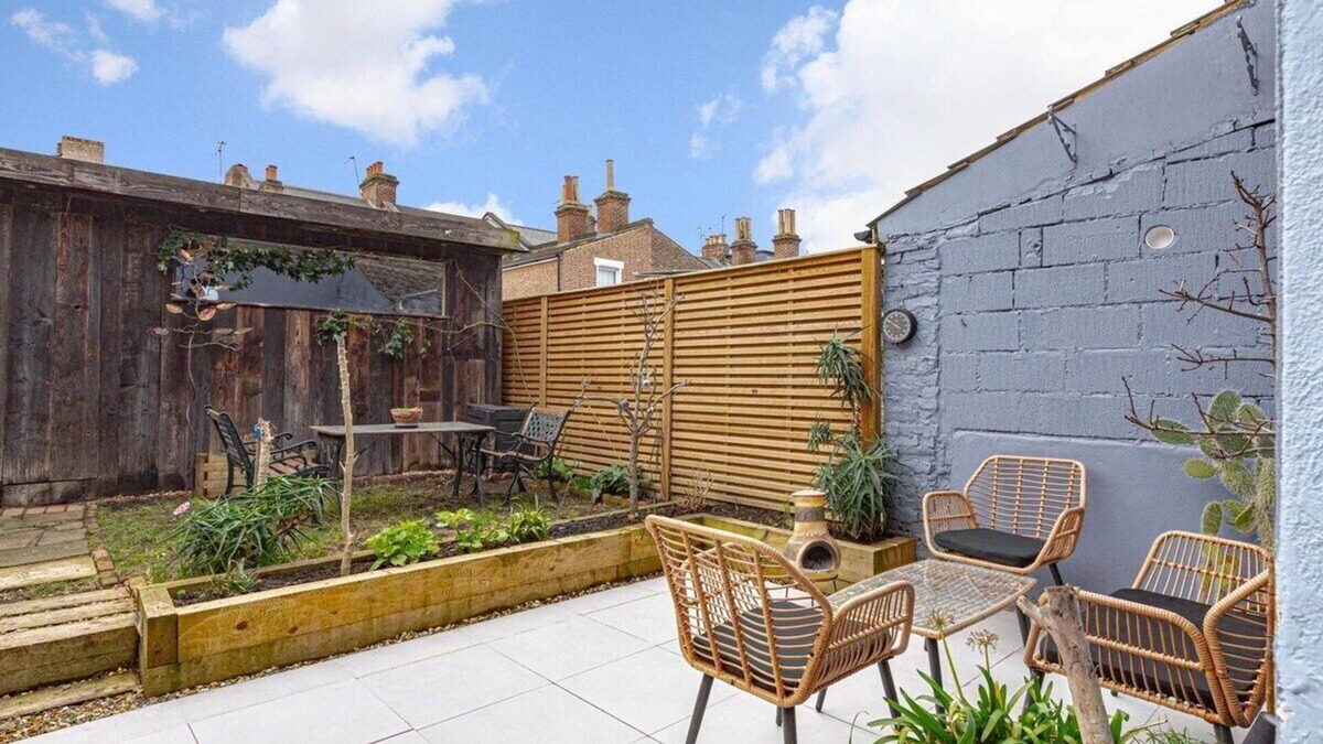 Tottenham Apartment | Garden Flat. Tottenham Hale. 20mins2central London