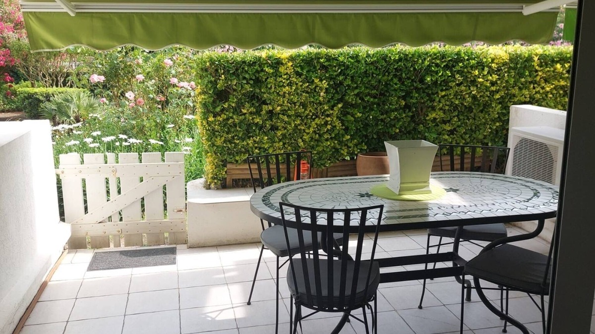 La Petite Motte Apartment | Garden-floor apartment with terrace and pool access. 10 min from the beach