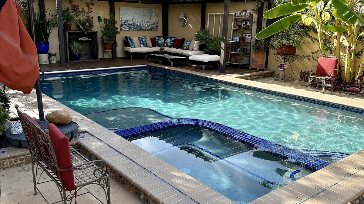 Talmadge Cottage | Garden guesthouse with pool, 1 bedroom, WiFi and AC in beautiful San Diego
