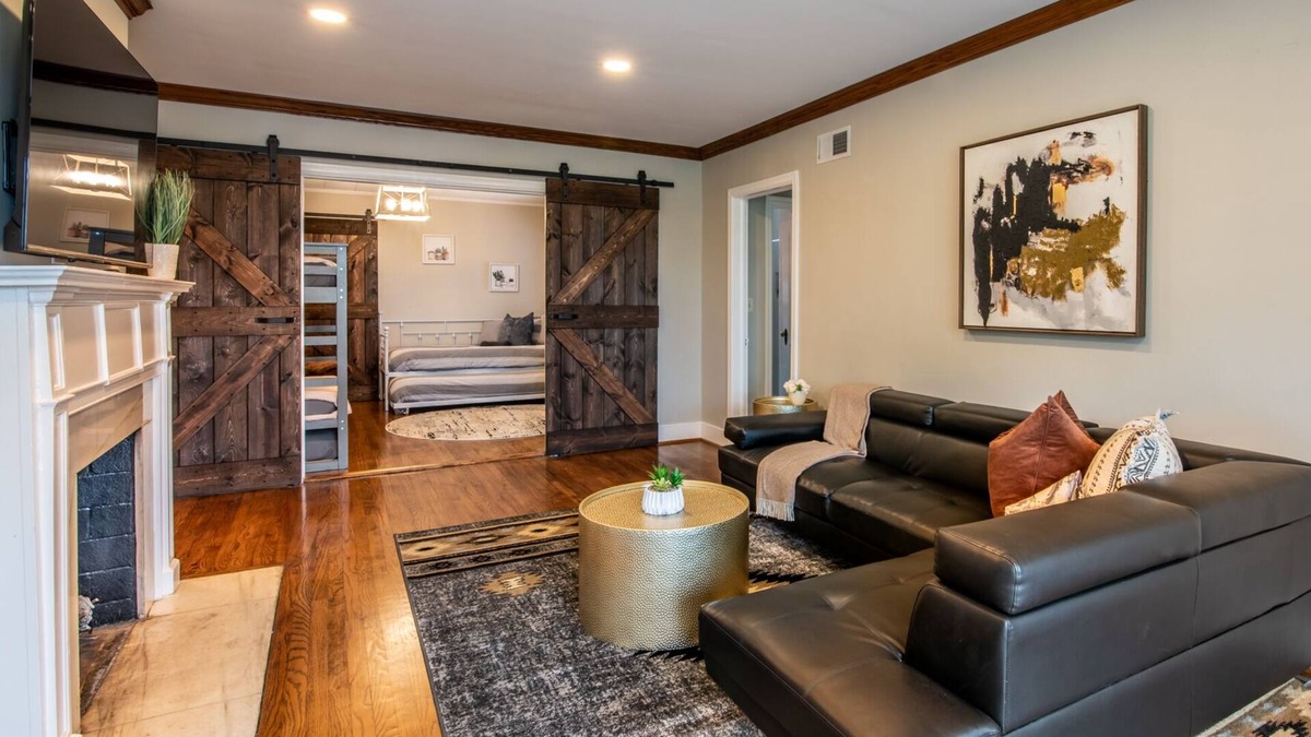 Glen Iris House | Garden Haven - Family/WiFi/Fenced Backyard/Pets