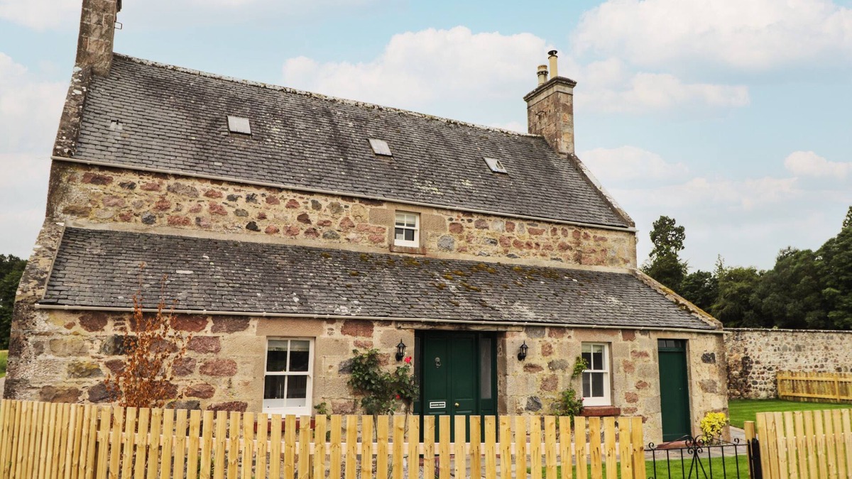 Forres Cottage | GARDEN HOUSE - BRODIE CASTLE, pet friendly, with open fire in Forres