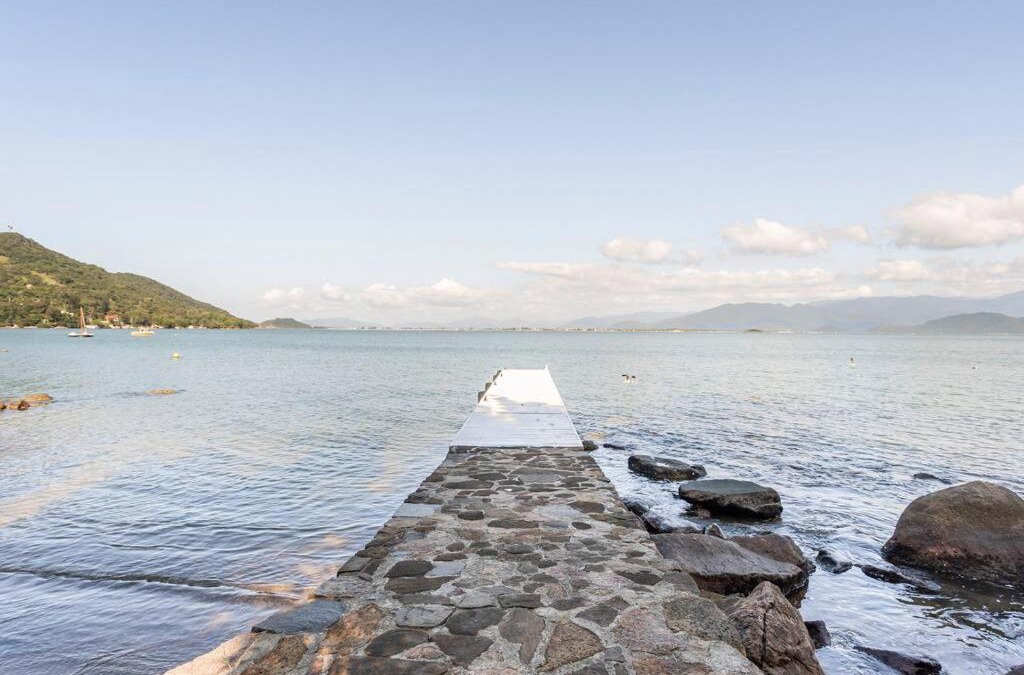 Caieira House | Garden House Floripa - Casa Espetacular com Praia