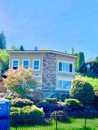 Chilliwack House | Garden House King bed Near Heritage Park, Coliseum , HWY 1, Fishing, Cultus Lake