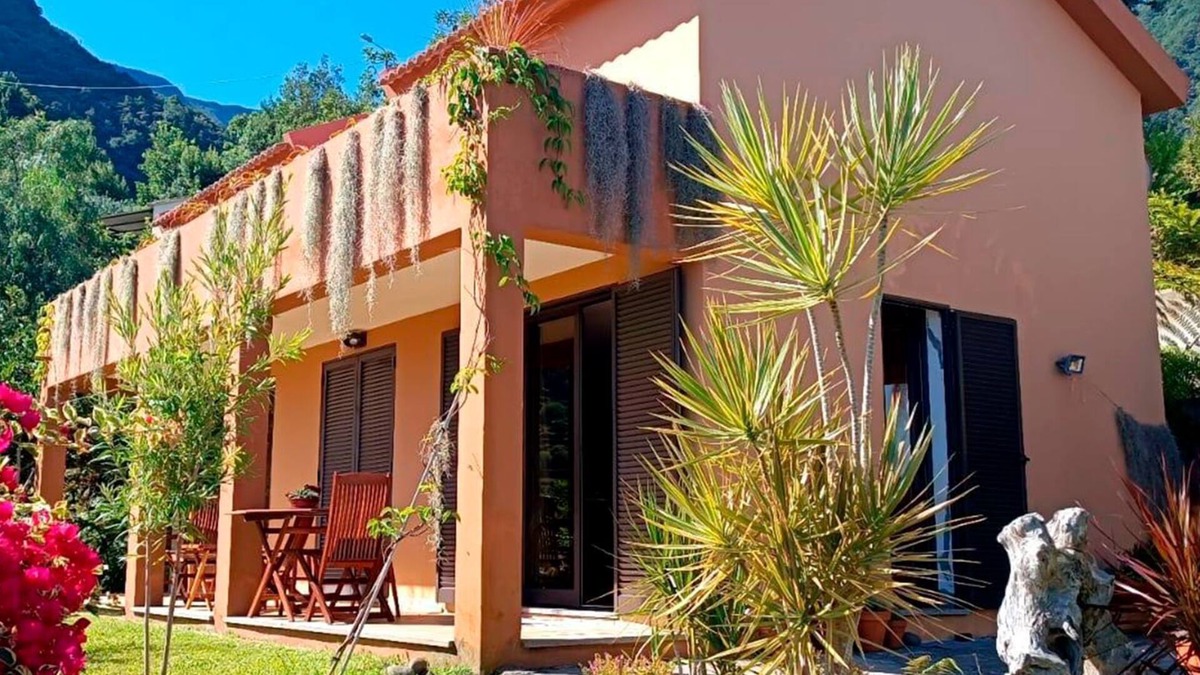 Sao Vicente House | Garden of Eden by LovelyStay