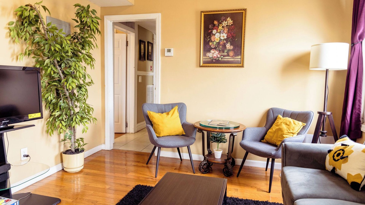 Weequahic House | Garden State getaway nThis 3 Bedroom apartment is a home away from home.