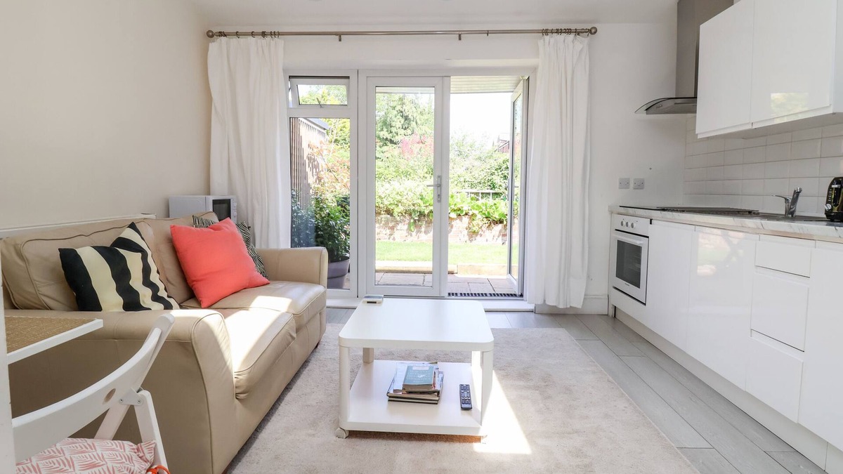 New Brighton Cottage | GARDEN STUDIO, pet friendly, with a garden in New Brighton