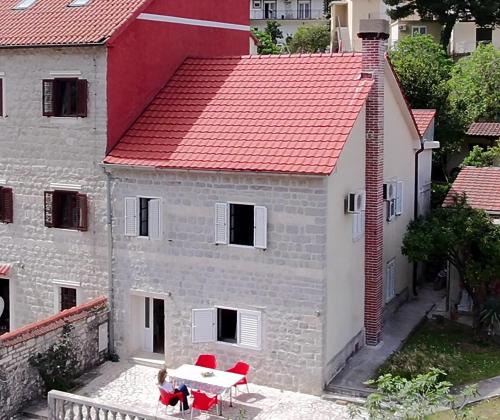 Prcanj House | Garden Vista Stone House