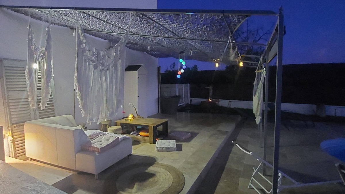 Martigues House | Garden with swimming pool for 50 people