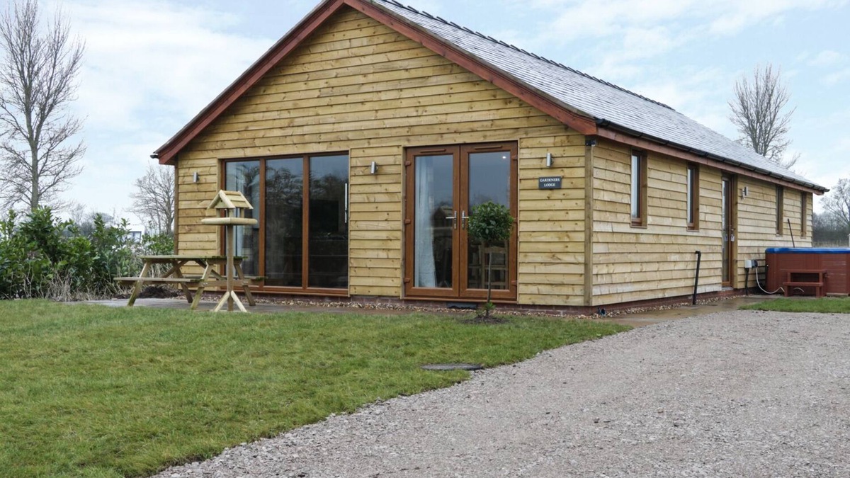 Nantwich Cottage | GARDENER'S LODGE, family friendly, luxury holiday cottage in Nantwich