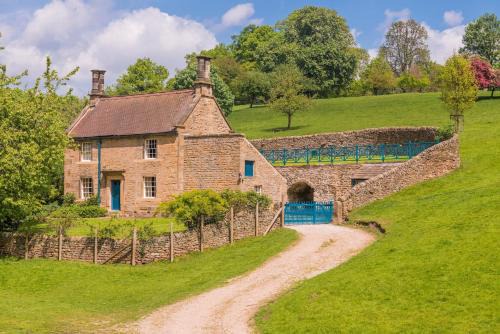 Edensor House | Gardeners Cottage near Chatsworth House
