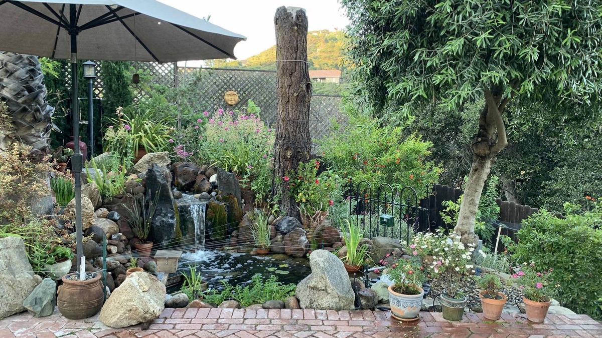 Carmel House | Gardens, water features, nearby wineries close to DT Carmel and Carmel Beach