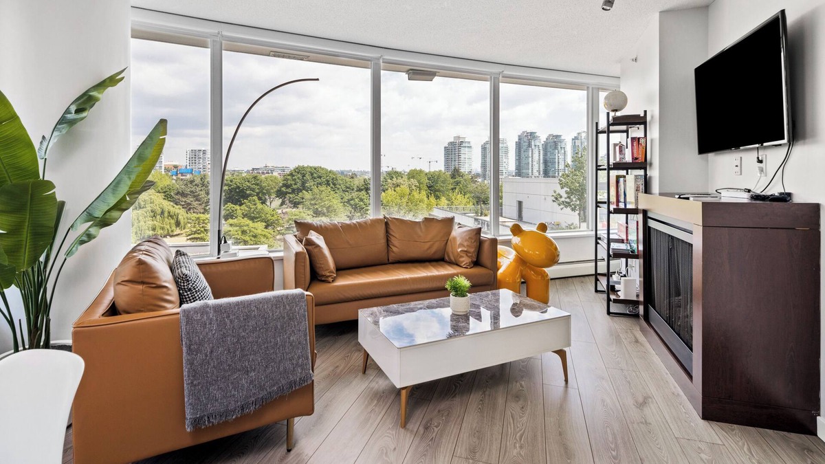 Central Apartment | GardenView Modern Condo +Parking +Gym +Pool