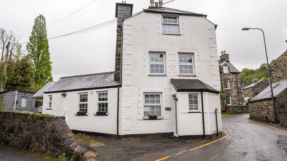 Dolgellau Cottage | GARN VIEW, pet friendly, character holiday cottage in Dolgellau