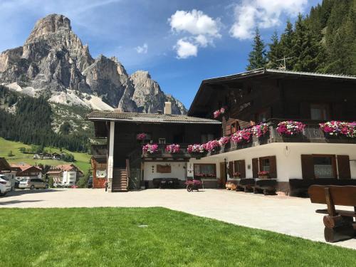 Corvara in Badia Bed & Breakfast | Garni La Vara