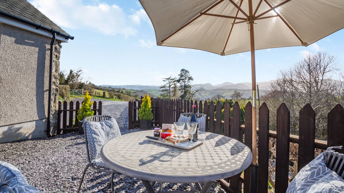 Eglwysbach House | Garreg Wen - One Bedroom House, Sleeps 2