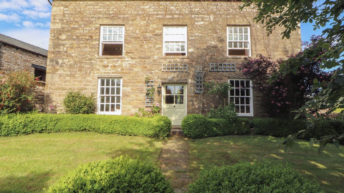 Sedbergh House | GARSDALE FOOT, pet friendly, character holiday cottage in Sedbergh
