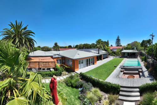 Belville Apartment | Garten Wohnung mit Pool, 2 Schlafzimmer
