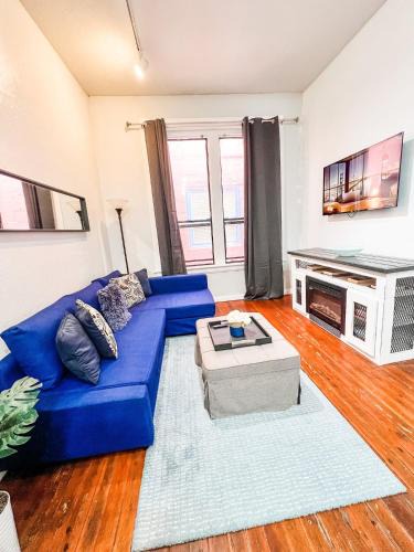 Gaslamp Quarter Hotel | Gaslamp 2bdrm1ba - W Parking & 4 Beds #304