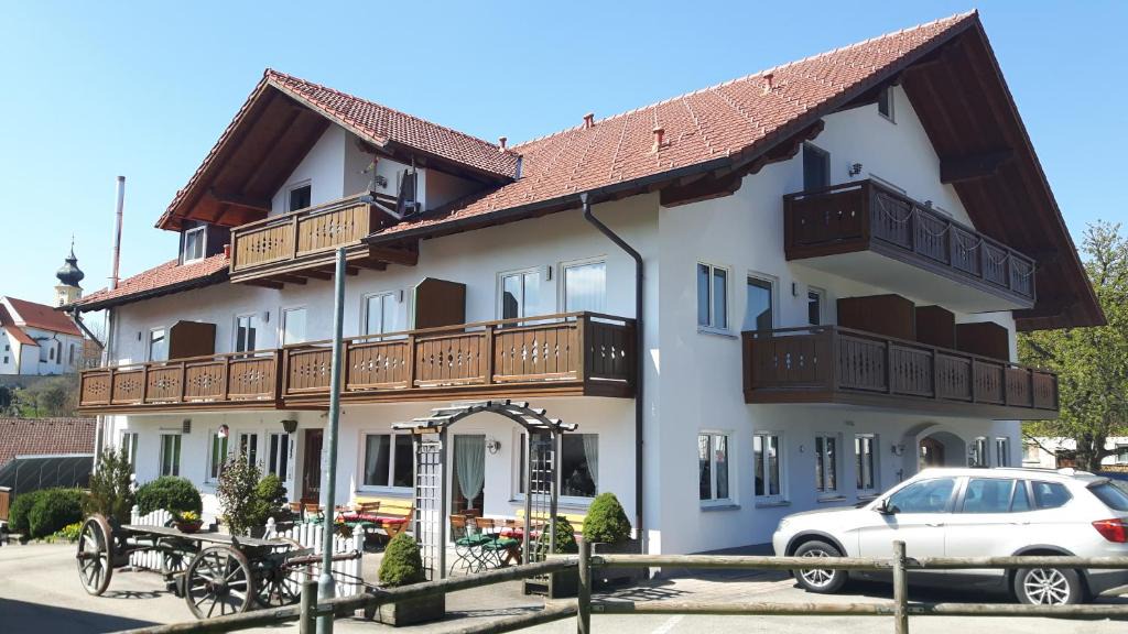 Wildsteig Hotel | Gasthof "Zum Strauß"