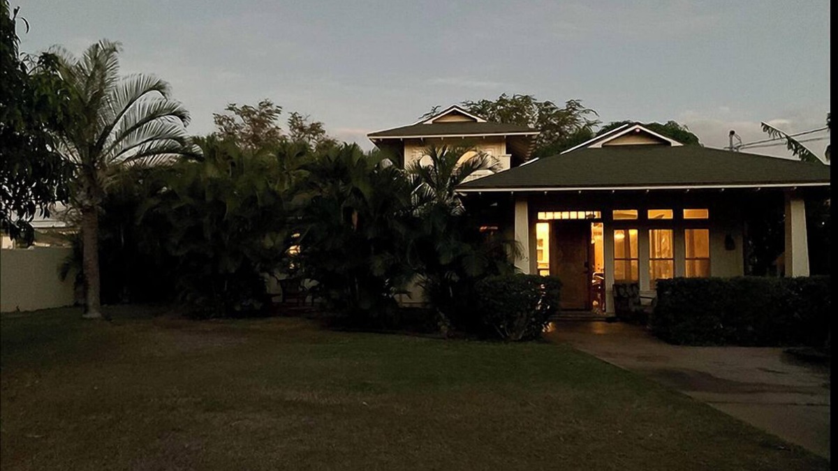 Kihei Villa | Gated 2-story beach house with big yard