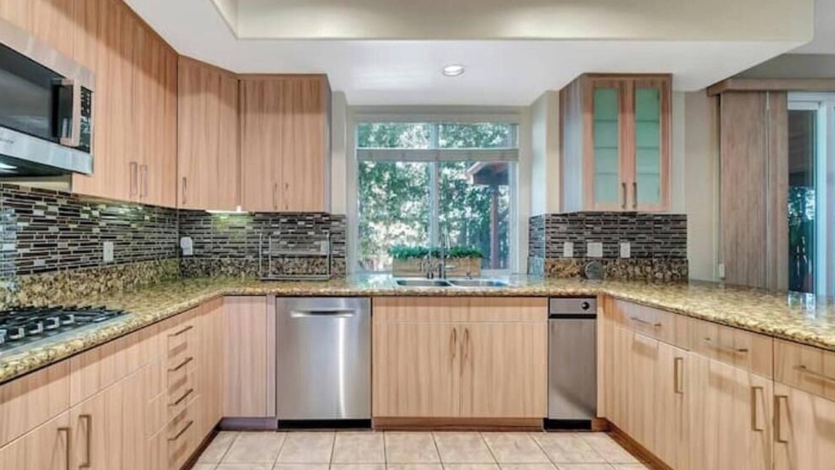 Tarzana House | Gated 5BR Villa on Private Street - Great Location