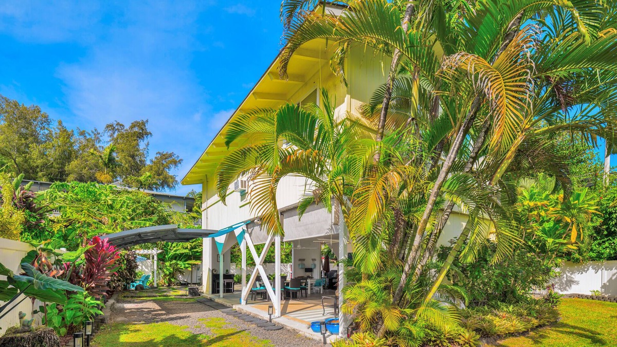 Wainiha House | Gated cottage, 3 blocks to beach, A/C Close to Tunnels. Lots of outdoor space