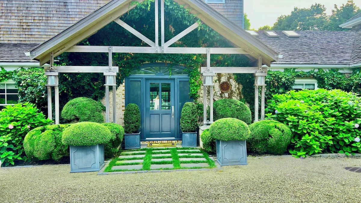 Village of Southampton House | Gated Estate in SH 8 bedrooms, 9 bath gorgeous 2.5 acre on water w dock.