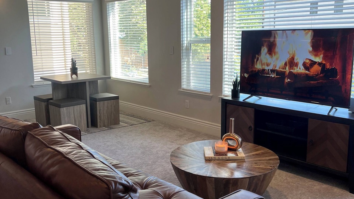 Midtown Sacramento Apartment | Gated Full loft apartment located in the heart of MIDTOWN!