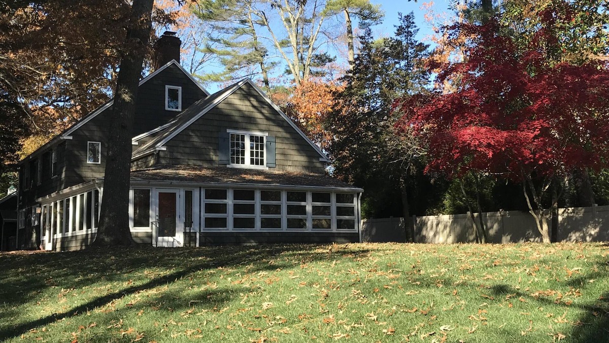 The Pines House | GATED LAKESIDE ESTATE DNTWN - HUGE POOL/YARD/POOL HOUSE - 2 BLKS @ OCEAN/BRDWLK!