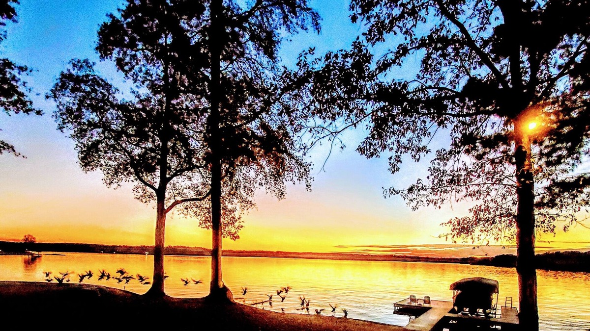 Reynolds Landing House | Gated Reynolds Direct Lake & Golf Front home. Large private Dock. Wide water.