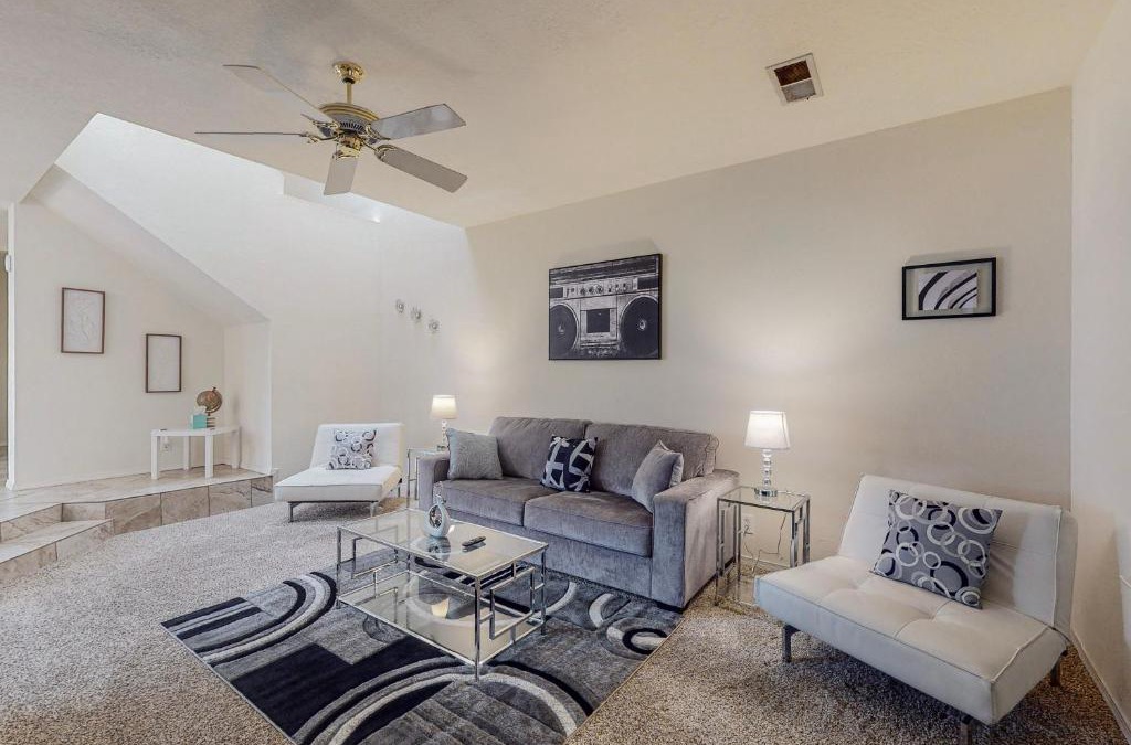 Northeast Heights House | Gated Townhome with 2 Master Suites and Jetted tub