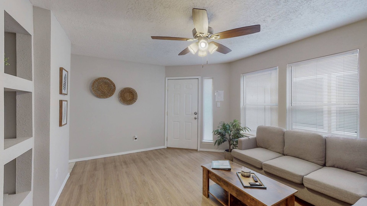 Uptown Condo | Gated Uptown Condo, 2bd/1ba, KING bed added