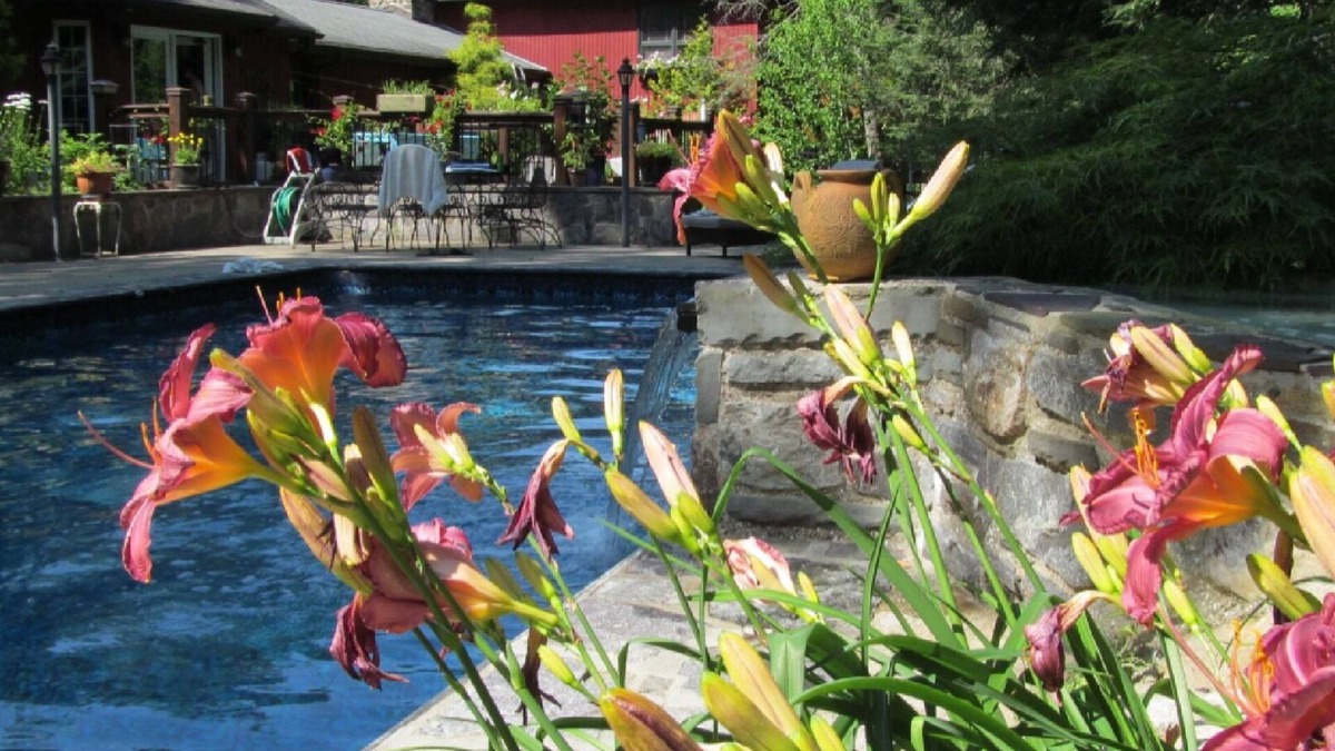 New Paltz Bed & Breakfast | Gatehouse Gardens - 3 Room Suite
