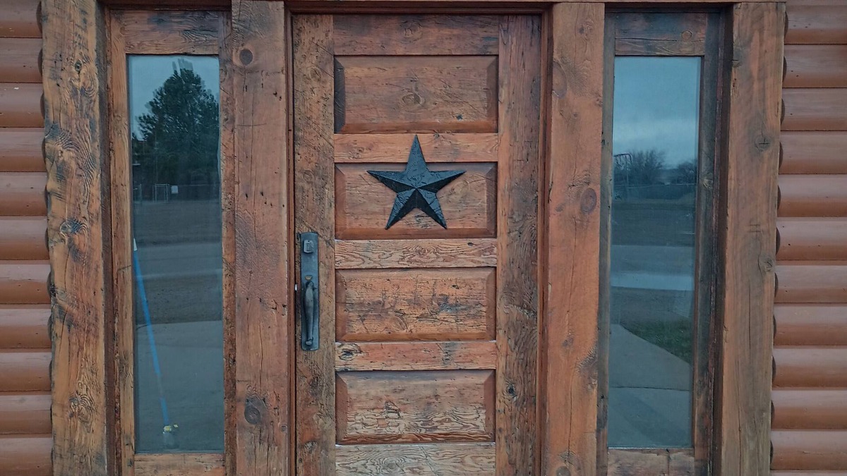 Moccasin House | Gateway to the Little Belts and Snowy Mts.