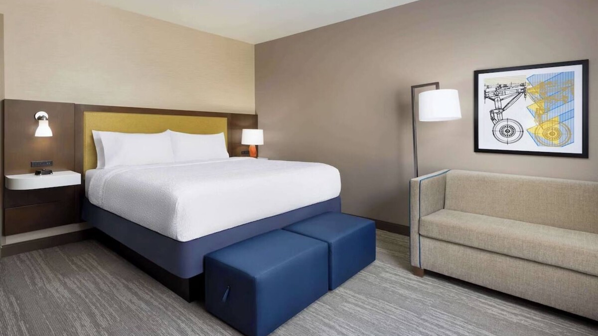 Oakhurst Hotel | Gateway to The Sierra Nevadas| Located Along Highway 41
