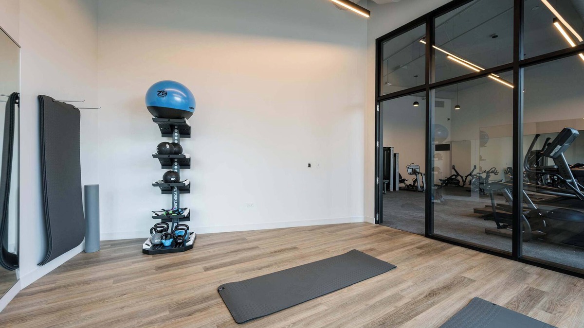 River North Apartment | Gather Your Group: 20BRs in Lincoln Park