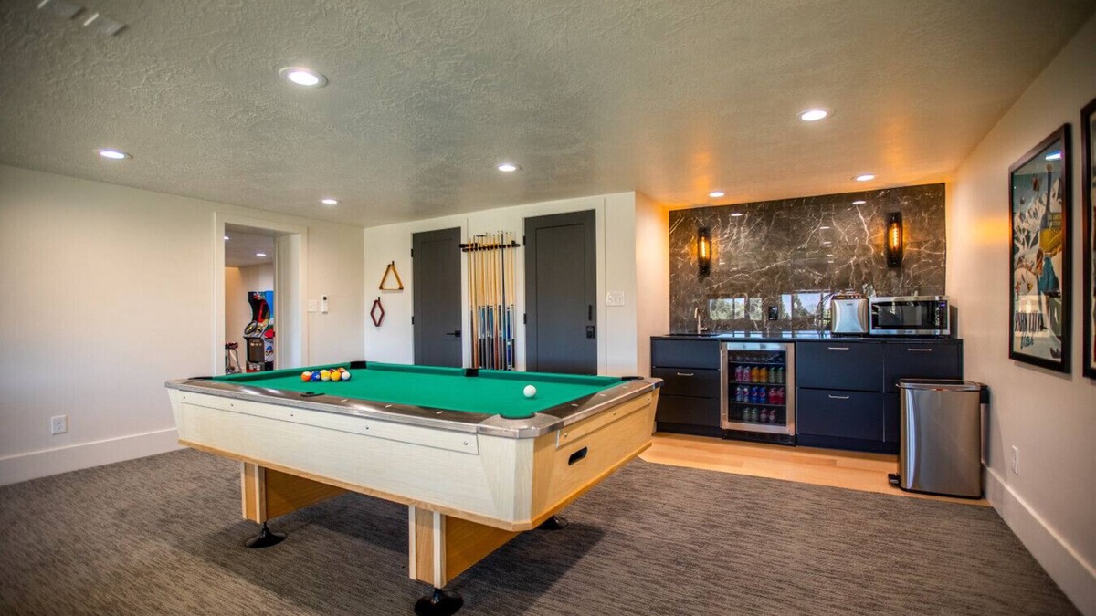 Lakeview House | Gathering Place + Hot Tub + Game rooms