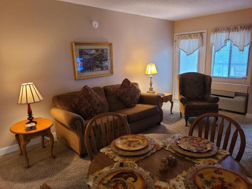 Gatlinburg Apartment | Gatlinburg Chateau Condo 302