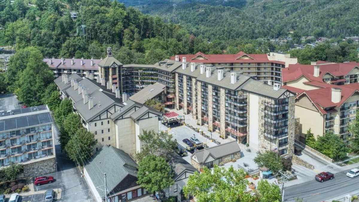 Gatlinburg Condo | Gatlinburg Ski Week! 2 Bedroom 2 Bath Full Kitchen Sleeps n6834